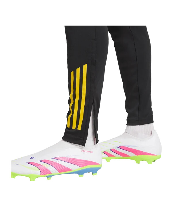 tréninkové kalhoty adidas manchester united cup 20252026 černé