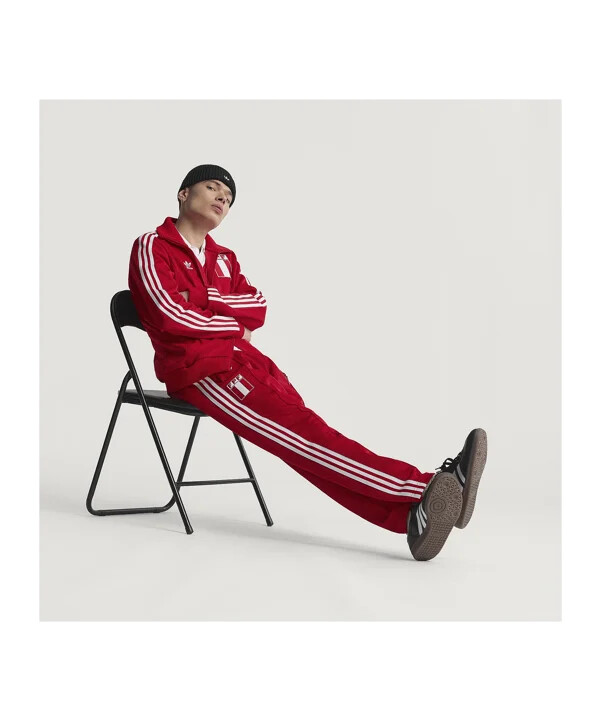 Červená prezentační bunda adidas peru