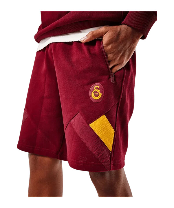 Červené kraťasy galatasaray istanbul