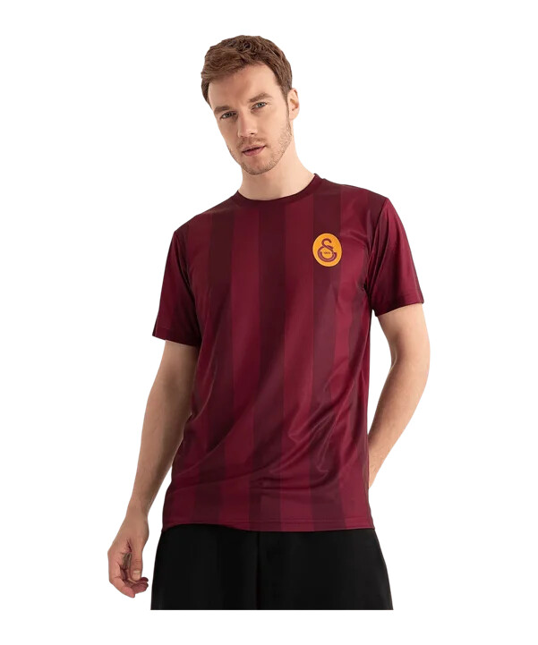Červené tričko galatasaray istanbul na den zápasu